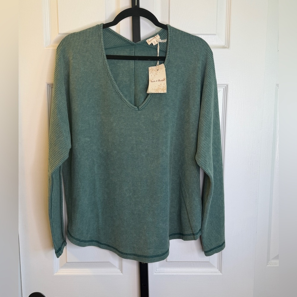Hem & Thread Green Ribbed V-Neck Top, size Medium, NWT